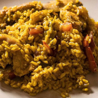 PAELLA DE POLLO JUDIAS Y PIMIENTO