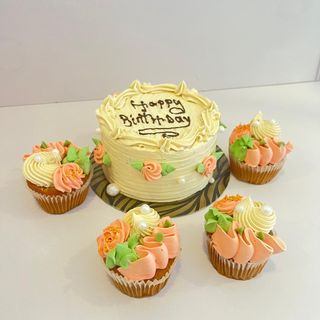 Vintage happy birthday + 4 cup cakes 