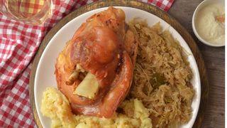 Buncek, kiselo zelje i kuhani krumpir