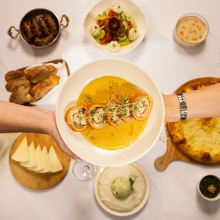 ქათმის ხვეულა ხარჩოს სოუსით