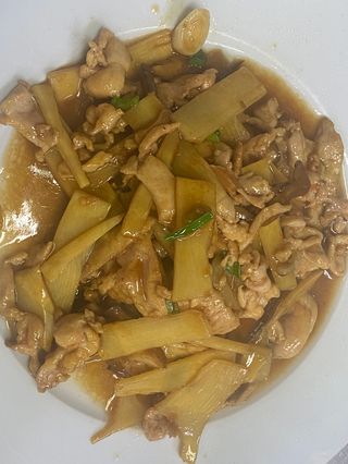 .pollo con bambú y setas