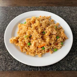 Arroz frito con pollo