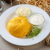 Mamaliga cu branza de oi si smântână