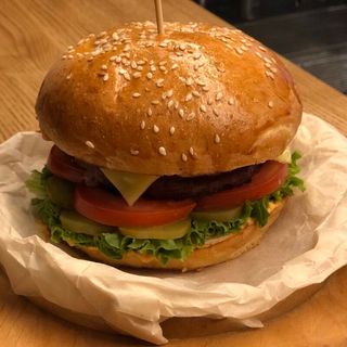 Бургер яловичий (330г)