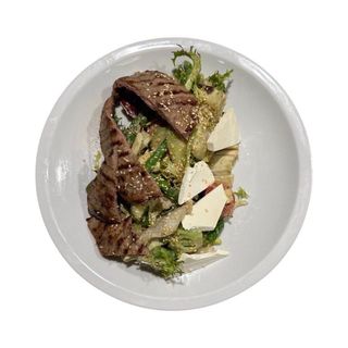 Мікс салат з теплою телятиною 300г