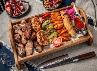 Set mare la mangal pentru o companie