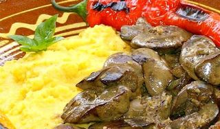 Ficatei de pui cu mamaliguta