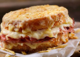 Sándwich de jamón y queso