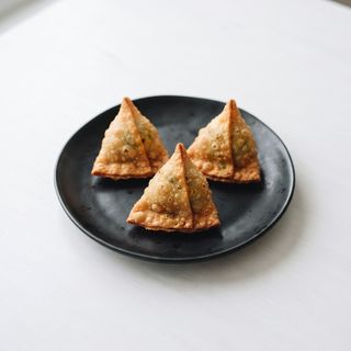Vegetable Samosa (3 Pieces)