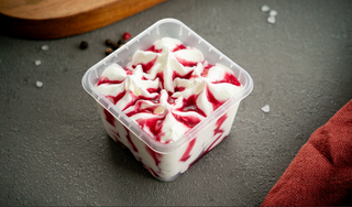 Krem sladoled jogurt i šumsko voće