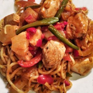 Tallarines con pollo curry