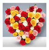 გულის ფორმის კომპოზიცია ფერადი ვარდებით