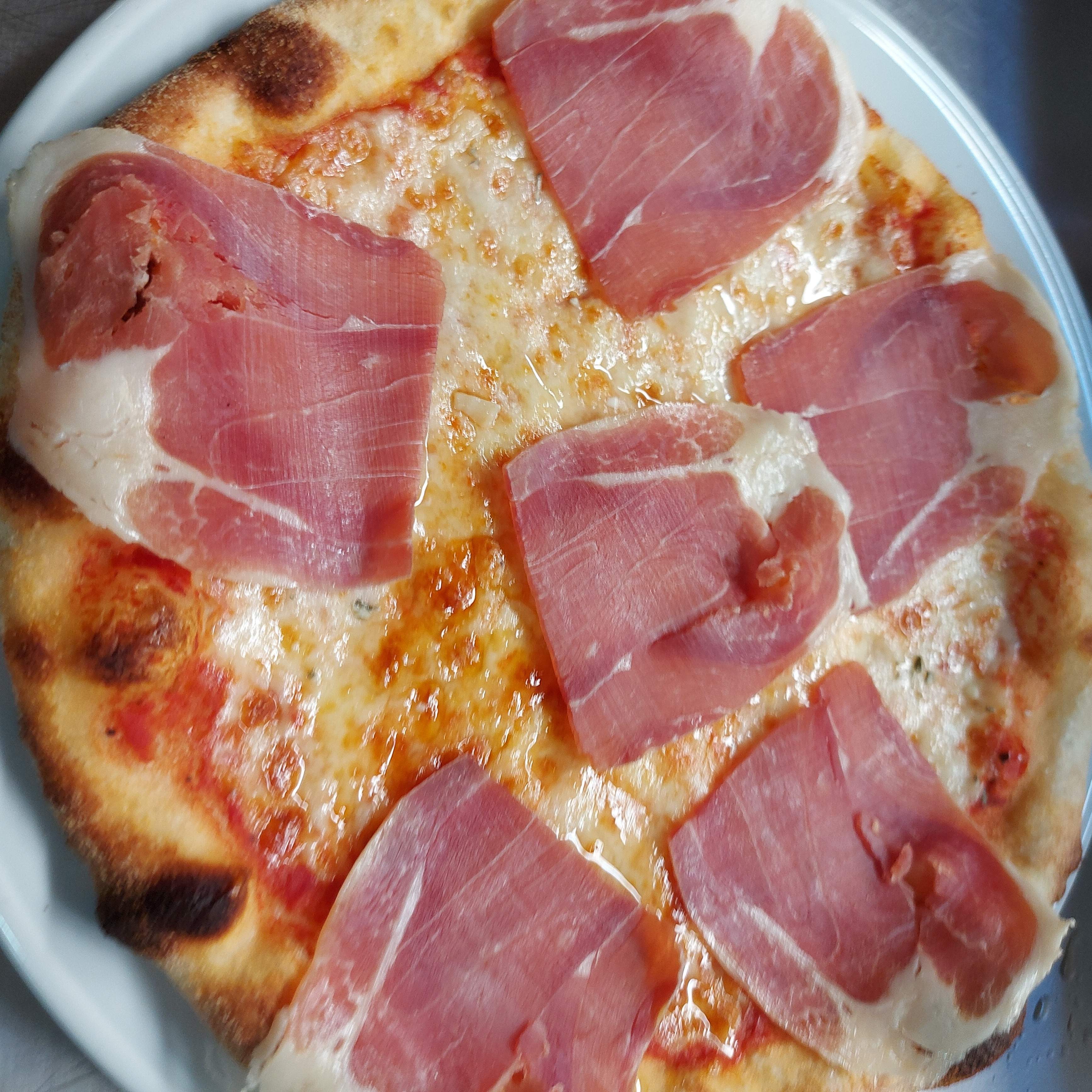 25 Pizza De Serrano (26 Cm.)