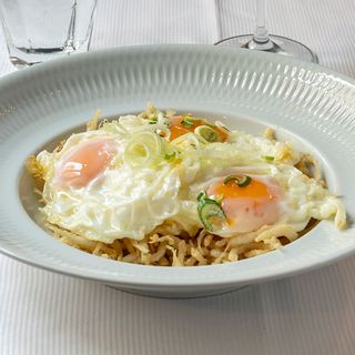 Chanquetes Con Huevo De Corral Y Puerro Fresco En Láminas