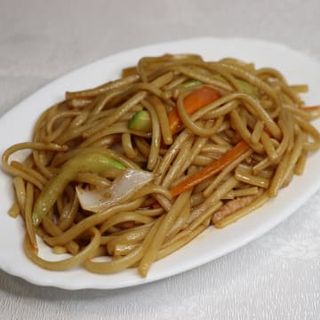 Tallarines Fritos Con Tres Delicias