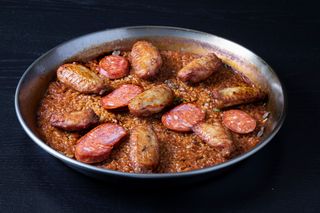 Arroz Con Alitas De Pollo Y Butifarra