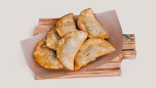 Мини-чебуреки с брынзой