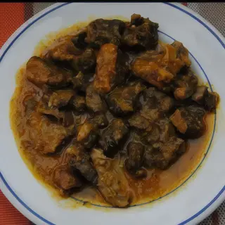 Pechuga Con Salsa Champiñones