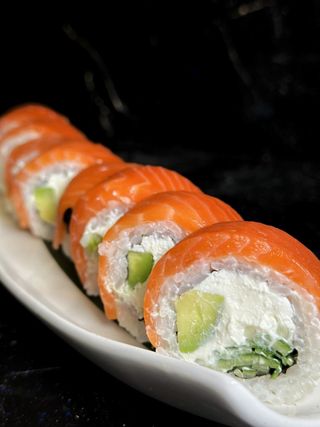 Філадельфія з Лососем та авокадо