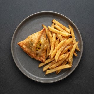 Samosa (1 piece) + Chips