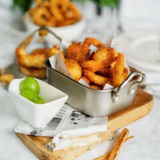 Tiras de pollo rebozadas con panko y mayonesa de trufa