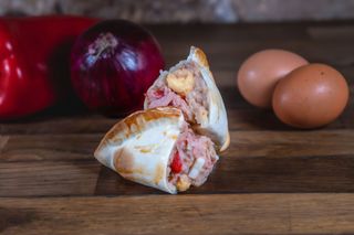 Empanada de atún picante