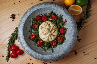 Буратта с пряными черри 