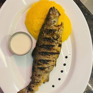 Pastrav la gratar/prajit