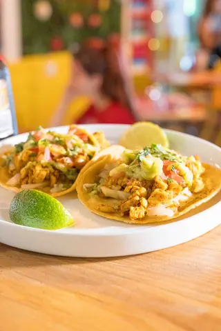 Tacos de pollo asado