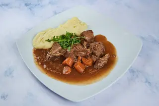 Dinstana teletina sa pire krompirom