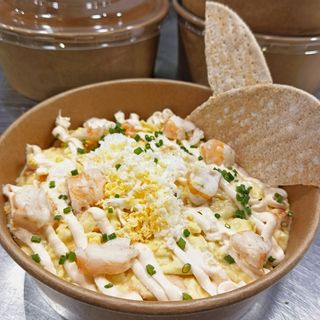 Ensaladilla Sutan de gamba con maionesa de los corales y regañàs