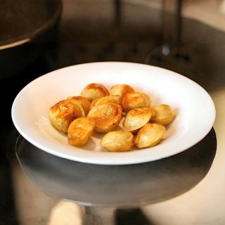 Пельмени жареные с соусом тар-тар