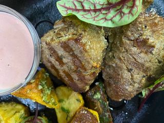 Медальони зі свинини та картоплею Айдахо (330г)