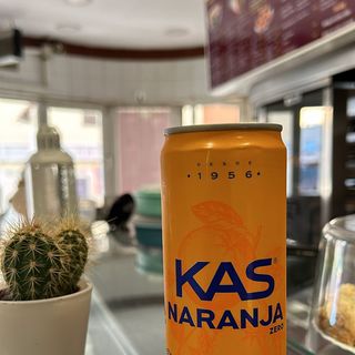 Kass Naranja lata 330ml.