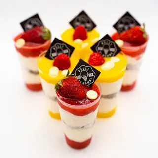 Monoporzione bicchierino con cheesecake al mango