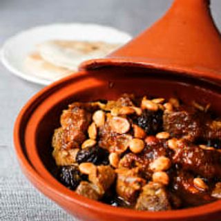 Tajín Ternera Con Ciruelas