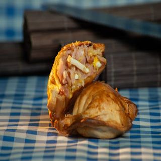 Empanada De Jamón Y Queso