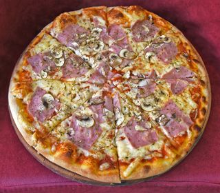 Pizza Capricciosa + Coca-Cola 0.25 l 