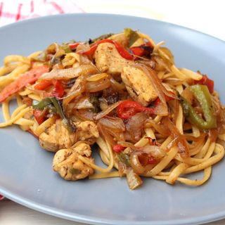 Tagliatelli Orientales con Pechuga de Pollo