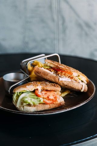 Sendvič sa pohovanom piletinom  450gr