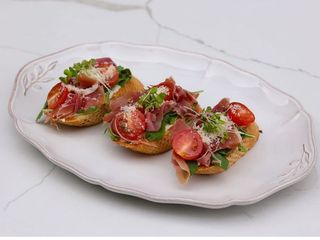 Брускети з прошуто