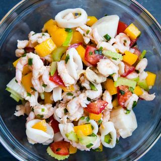 98. Калмари със зеленчуци (600г)