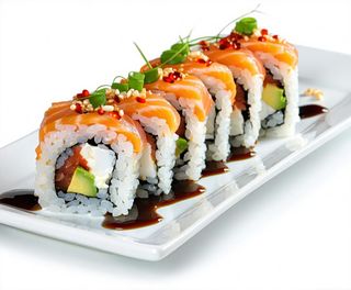 Uramaki roll Philadelphia flambè