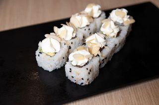 Uramaki almond salmon roll - 8 pezzi