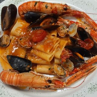 Paccheri alla Genovesa di Mare con Scampi e cozze. 