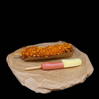 Корндог кукурудза (сир+сосиска)