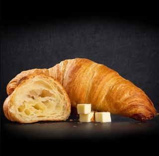 Croissant cu 100% unt