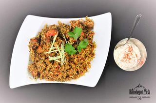 Zestaw Biryani z kurczakiem + Coca Cola Puszka 200ml