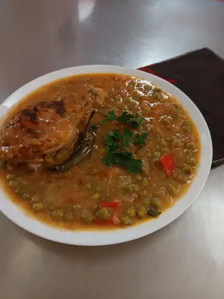 Пиле с грах (350г)