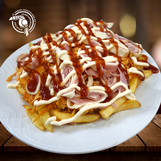 Papas locas con pollo mechado